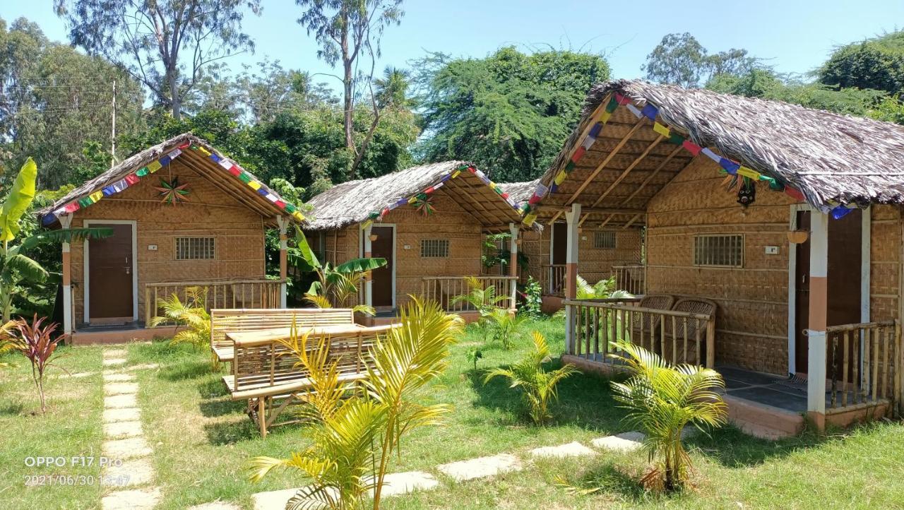 Island Vibes Hotel Hampi Luaran gambar